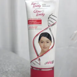 Crema facial Glow & Lovely (Daily Brightening Cream) son: