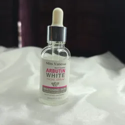 Serum facial Arbutin White de Miss Vanessa