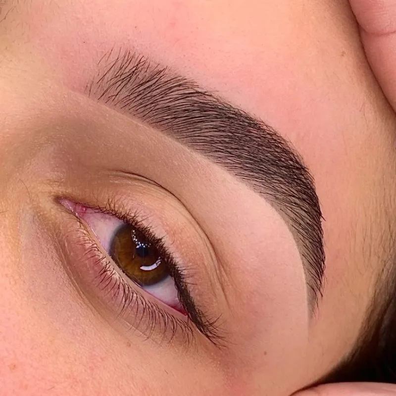 Tinte y Diseño de Cejas