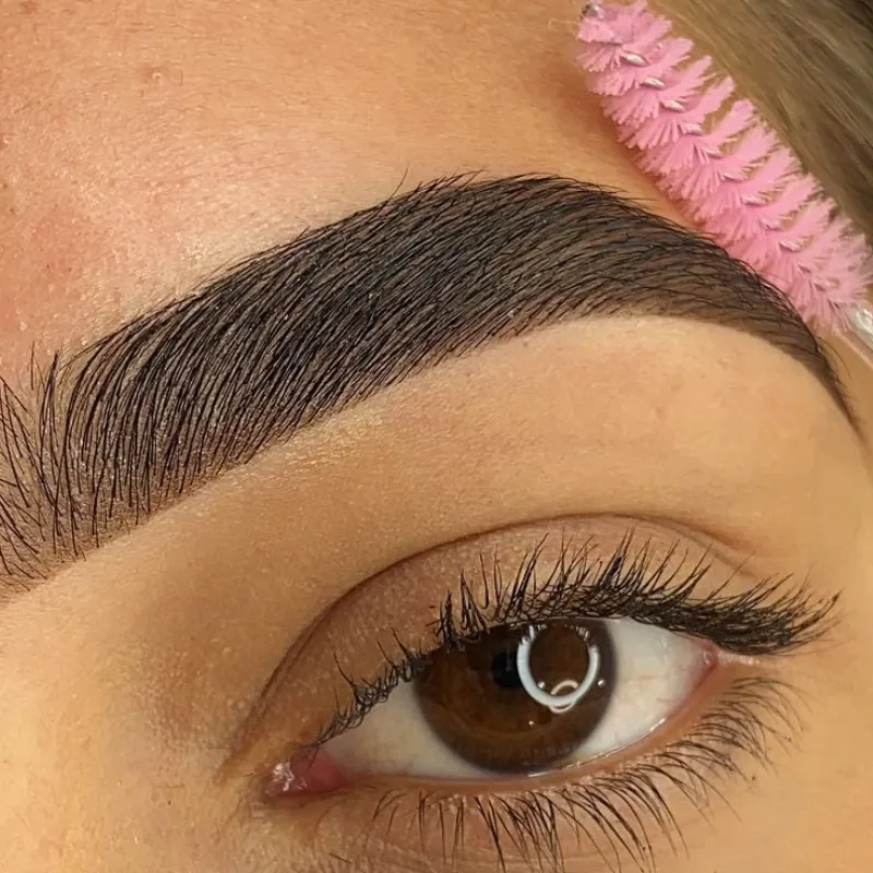 Tinte y Diseño de Cejas