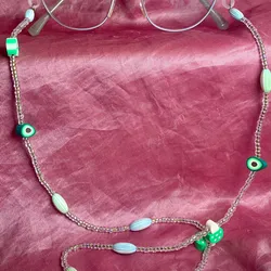 Accesorio en cuentas transparentes