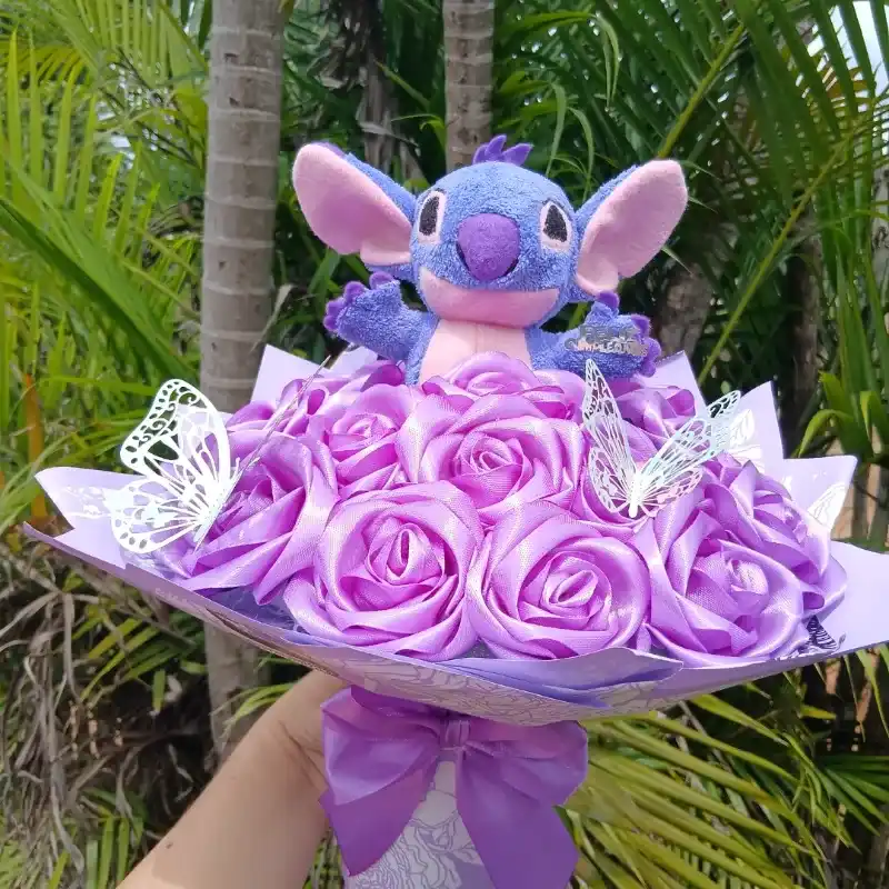 Ramo de 15 Rosas con Stich 