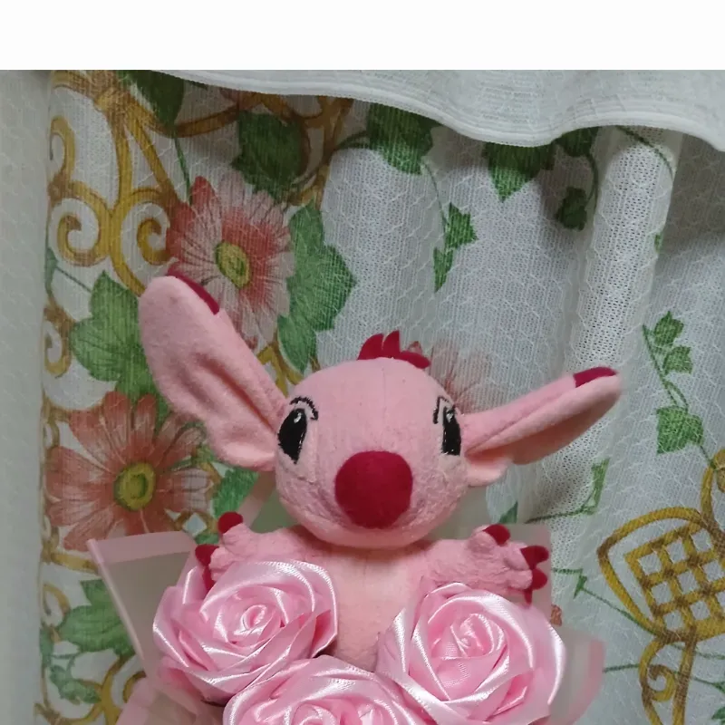 Ramo de rosas con Stich 