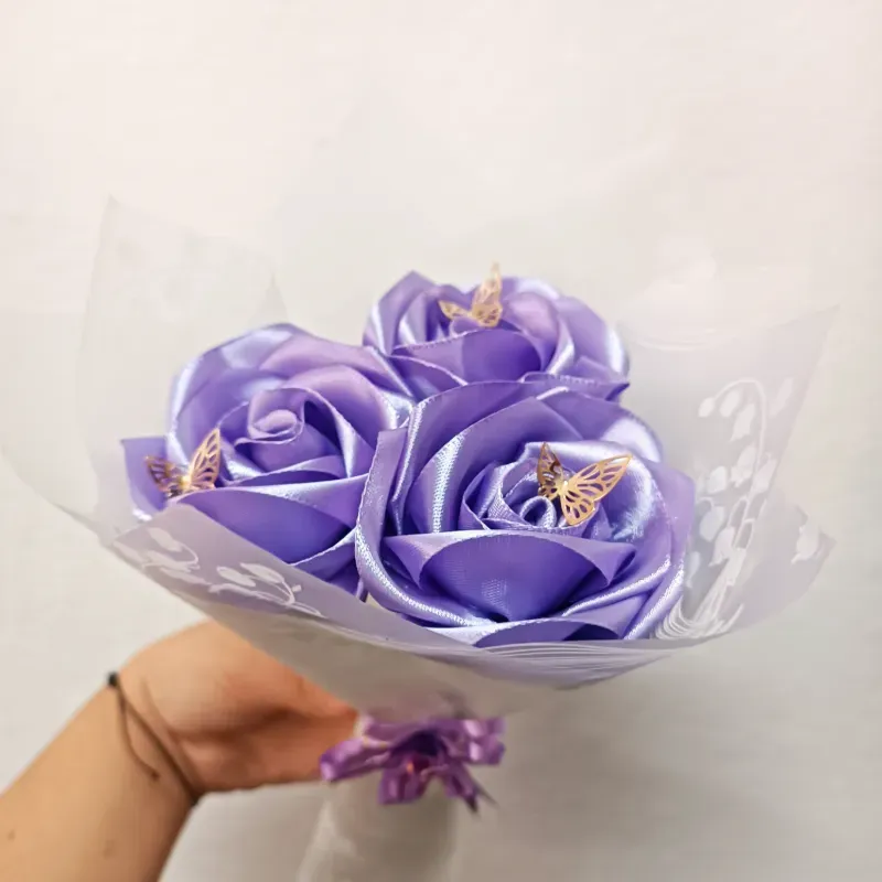 Trío de rosa eternas 