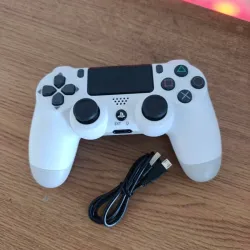 Mando de PS4 color blanco