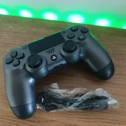 Mando de PS4 color gris metalico