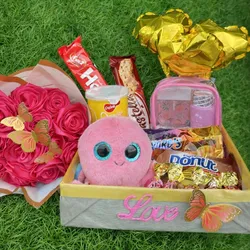 Cajita Especial con Ramo 💐