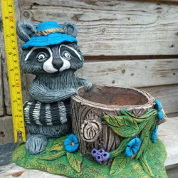 Mapache con  maceta
