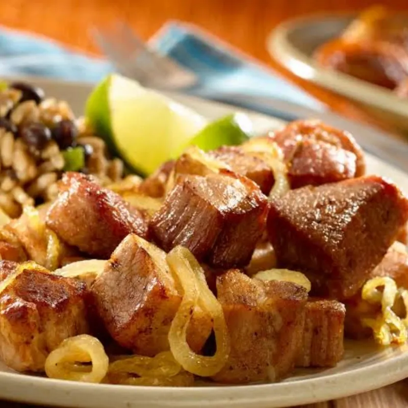Masas de Cerdo Fritas con Mojo