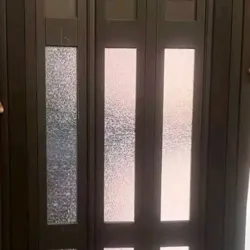 Puerta plegable