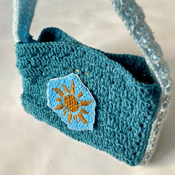 Descubre nuestra exclusiva colección de ropa tejida a crochet, donde la tradición y la moda se entrelazan para crear piezas únicas. Cada prenda es elaborada a mano con materiales de alta calidad, brindando suavidad, comodidad y estilo inigualable. Desde delicados cardigans hasta frescos vestidos , bikinis y tops , nuestras creaciones destacan por sus diseños detallados y atemporales.

Perfectas para cualquier ocasión, nuestras prendas reflejan el amor por lo artesanal y la pasión por la moda sostenible. Añade un toque de autenticidad a tu guardarropa con el arte del crochet hecho con dedicación y esmero.