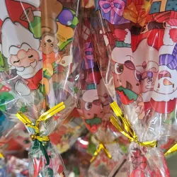 Bolsitas surtidas con regalo para navidad 🎄 (chupa cupa caramelos bombones Peter y  chicles un surtido especial ver descripción 