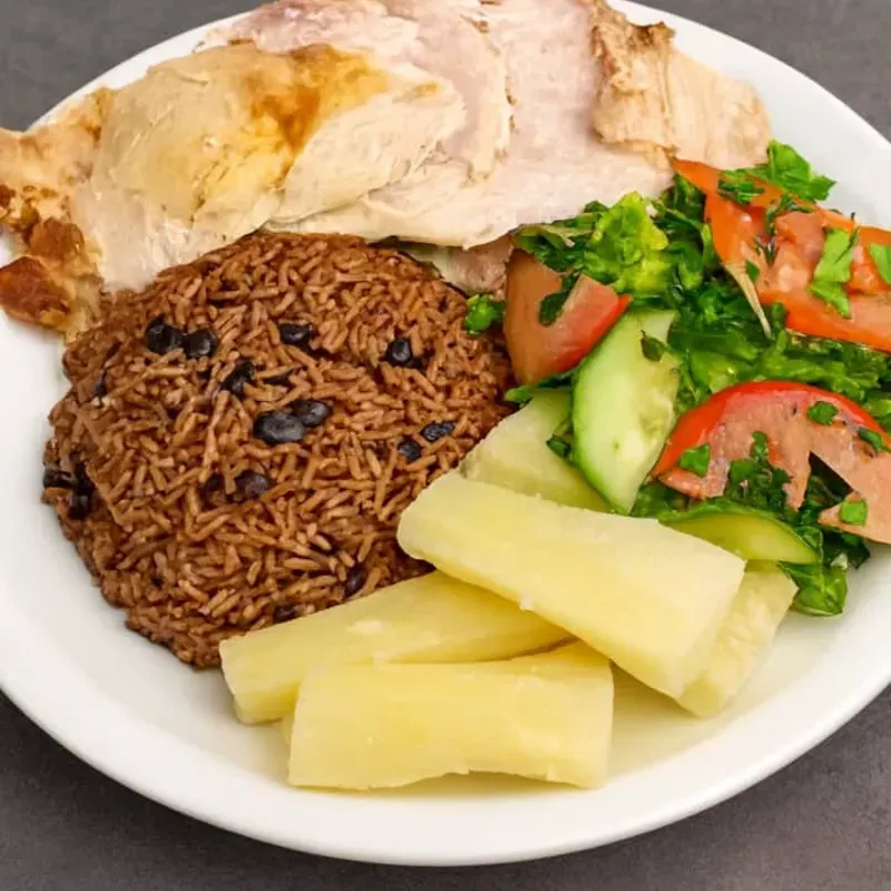 🎅✨  CENAS DE NAVIDAD 🎄   🍖 Media libra de Cerdo Asado (picado en lonjas) + 🍚 Congrí + 🥔 Yuca + 🥗 Ensalada  