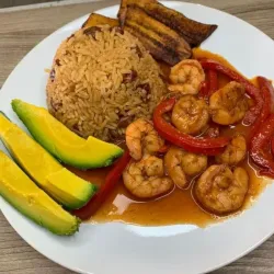 Completa de camarón (rebosado enchilado o al ajillo) con arroz frito clásico