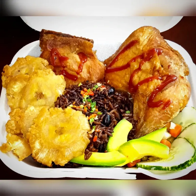 Completa de Pollo frito al Estilo Cubano (ver descripción)