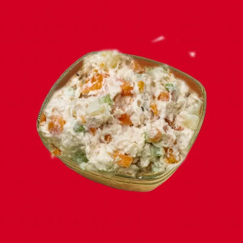 Ensalada fría de pollo con mayonesa casera ,aceitunas y acompañada con un toque de cóctel de frutas  (ver  descripción)