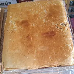 Pastel de carnes (grande) Este platillo involucra carnes de cerdo, res, pollo mezclado con frutas y guisantes 