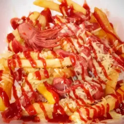Salchipapas consentidas con salchicha y queso
