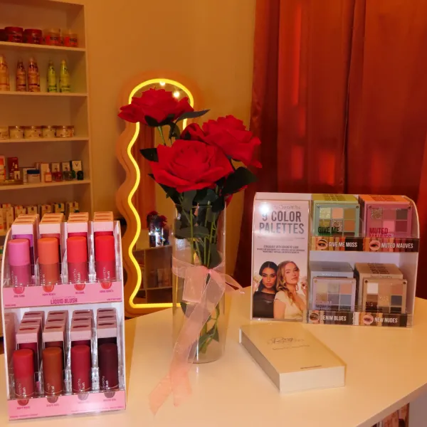 🌸Bienvenidx a Vitamine🌸
Somos un Estudio/Tienda donde podrás encontrar una gran variedad de productos de belleza y cuidado personal✨