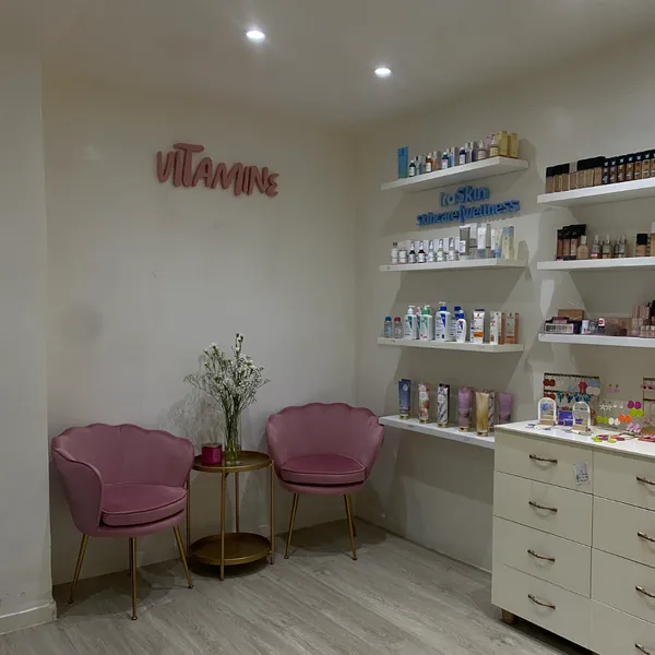 🌸Bienvenidx a Vitamine🌸
Somos un Estudio/Tienda donde podrás encontrar una gran variedad de productos de belleza y cuidado personal✨