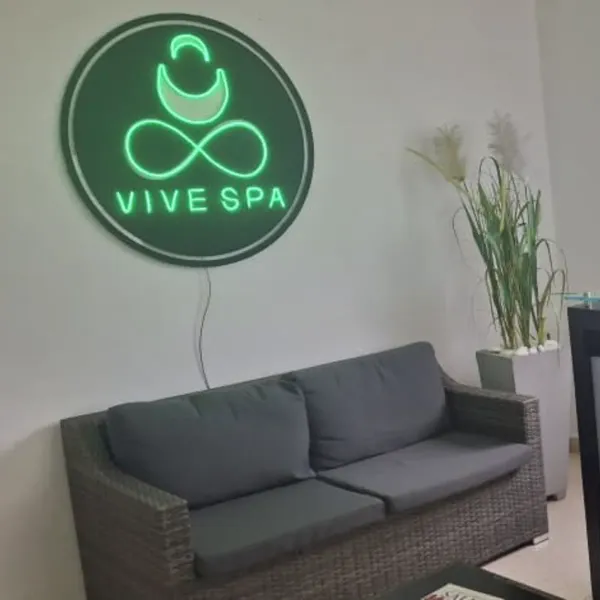 Brindamos servicios de Spa: Masajes corporales y faciales, tratamientos faciales, estética bucal ,depilación, maquillajes semipermanentes, manicura y pedicura, podología con previa cita en nuestro salón.
Nos distingue el servicio a domicilio y la formación de masajistas.