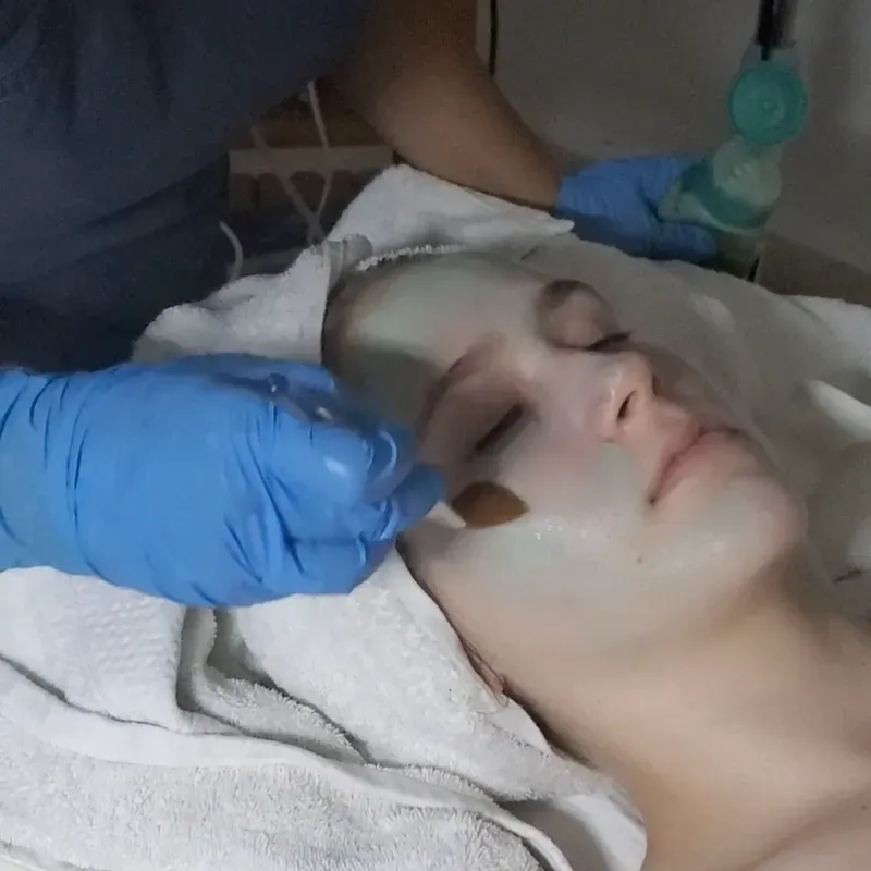 Masaje Facial (0:50 minutos)