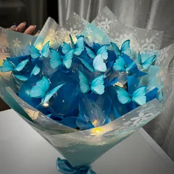 Ramo de mariposas verde azules.