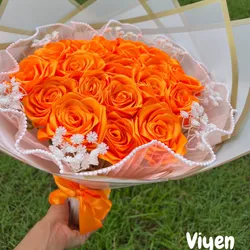 Ramo de rosas naranjas.🧡