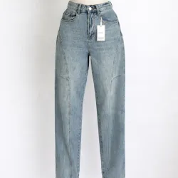 Jeans Azul Claro Corte Recto