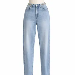 Jeans Celeste Recto con Detalle de Cadena