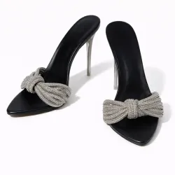 Sandalias de Tacón Negras con Detalle Brillante