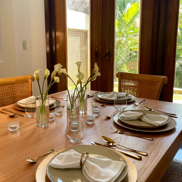 Piezas de decoración con un enfoque en materiales, forma y equilibrio.
Para quienes valoran el diseño en los detalles cotidianos.
Además Fragancias Ulric De Varens para mujer y para hombre. 