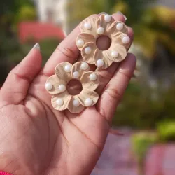 Flor beige perlada (grande)