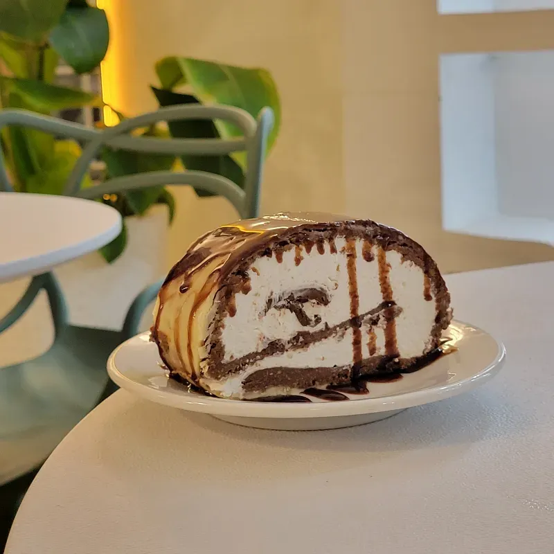 Shelby's rolling cake