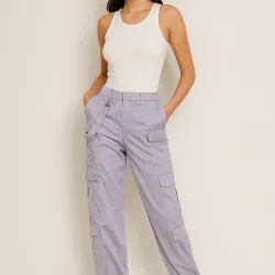 Pantalon morado cuatro puertas 