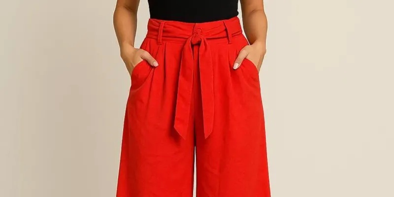 Pantalon rojo marca H&M 