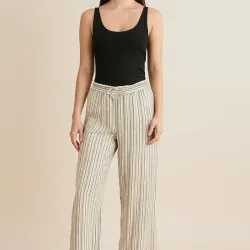 Pantaloneta blanca de rayas 