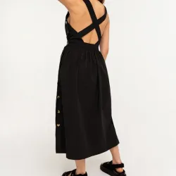 Vestido de botones que se abren a los lados 